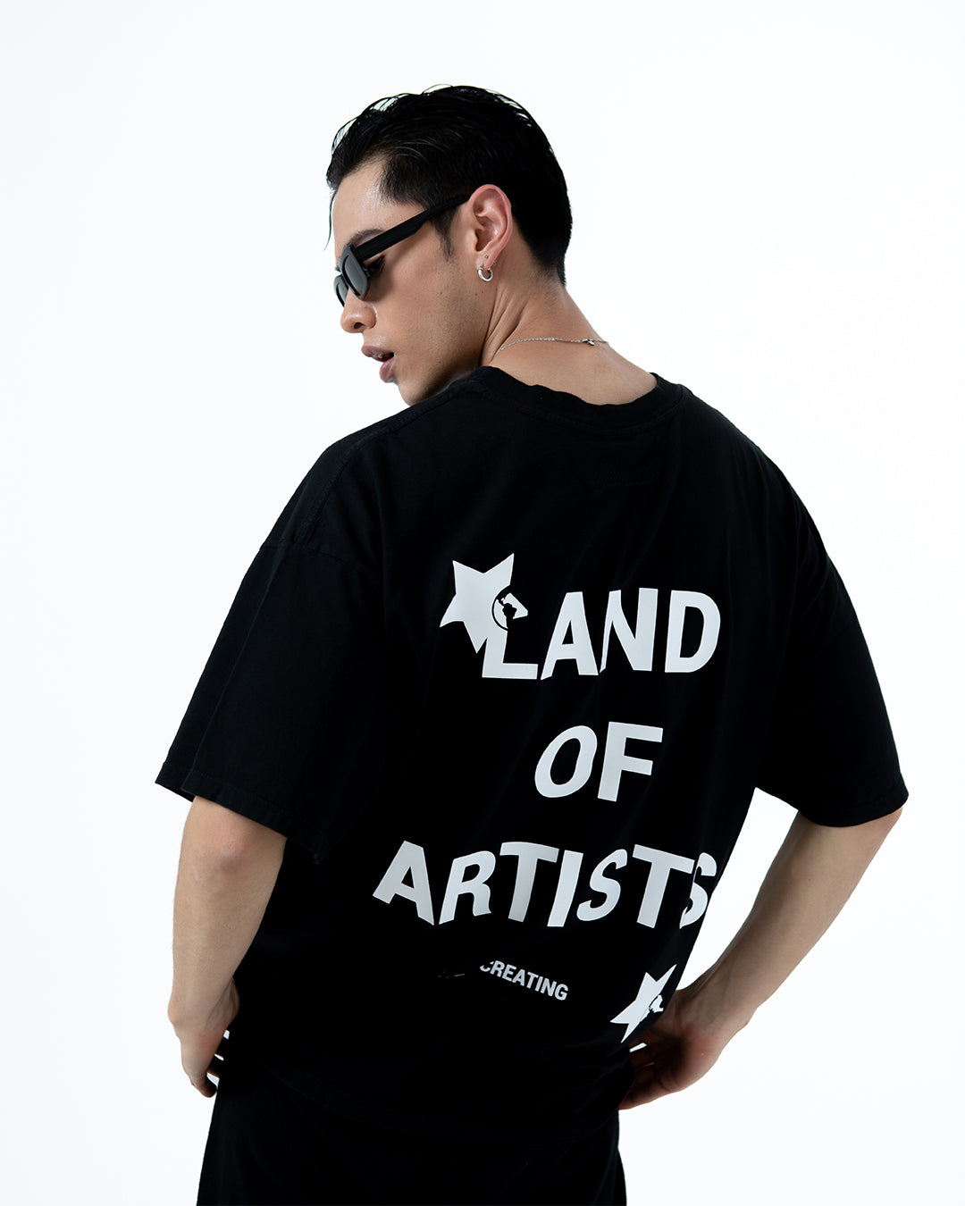 Camiseta Negra Stars - Land Of Artists